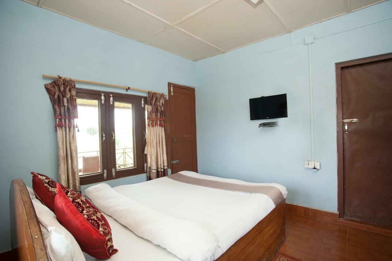Spot On 486 Hotel Holy Lodge Sauraha Exterior foto